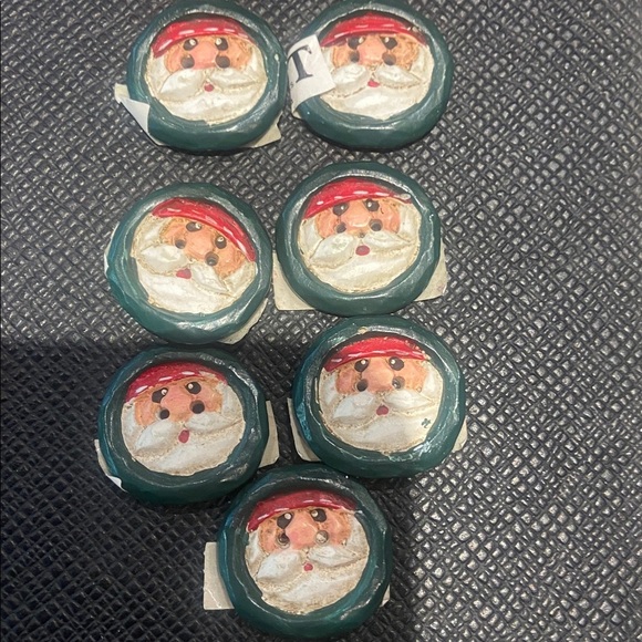 Vintage Eddy Walker Midwest of Cannon Falls
Carved Resin Santa Claus Buttons - Picture 4 of 6